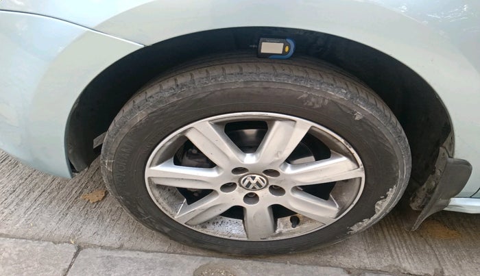 2011 Volkswagen Polo HIGHLINE 1.6L, Petrol, Manual, 1,02,183 km, tyre