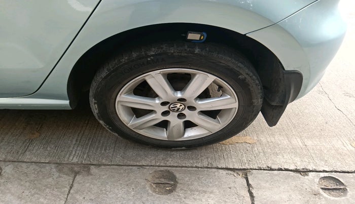 2011 Volkswagen Polo HIGHLINE 1.6L, Petrol, Manual, 1,02,183 km, tyre