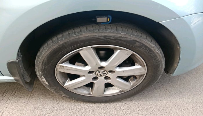 2011 Volkswagen Polo HIGHLINE 1.6L, Petrol, Manual, 1,02,183 km, tyre