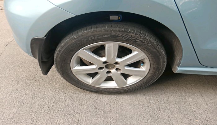 2011 Volkswagen Polo HIGHLINE 1.6L, Petrol, Manual, 1,02,183 km, tyre