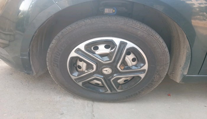 2020 Tata ALTROZ XE PETROL, Petrol, Manual, 79,927 km, tyre