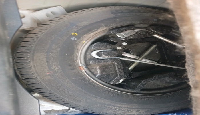 2020 Tata ALTROZ XE PETROL, Petrol, Manual, 79,927 km, tyre