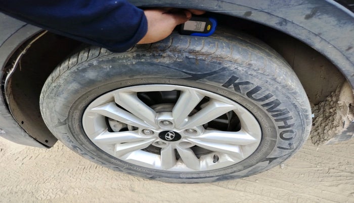 2016 Hyundai Creta SX PLUS 1.6 PETROL, Petrol, Manual, 1,61,446 km, tyre