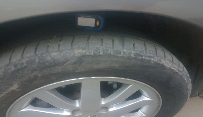 2012 Renault Fluence 1.5 E4, Diesel, Manual, 1,55,596 km, tyre