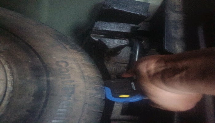 2012 Renault Fluence 1.5 E4, Diesel, Manual, 1,55,596 km, tyre