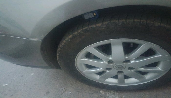 2012 Renault Fluence 1.5 E4, Diesel, Manual, 1,55,596 km, tyre