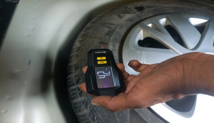 2017 Maruti Swift VXI, Petrol, Manual, 53,684 km, tyre