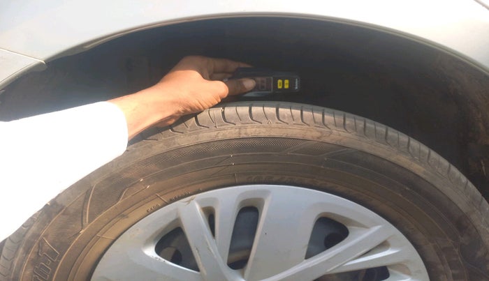 2017 Maruti Swift VXI, Petrol, Manual, 53,684 km, tyre