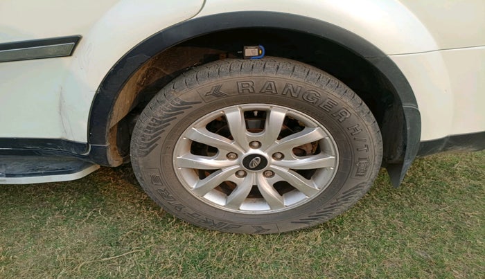 2016 Mahindra XUV500 W10, Diesel, Manual, 1,20,281 km, tyre