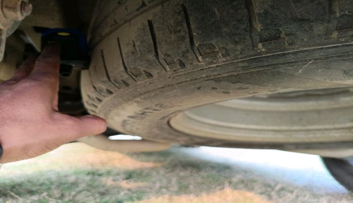 2016 Mahindra XUV500 W10, Diesel, Manual, 1,20,281 km, tyre