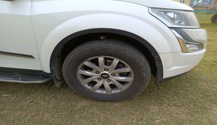 2016 Mahindra XUV500 W10, Diesel, Manual, 1,20,281 km, tyre