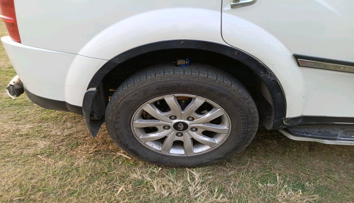 2016 Mahindra XUV500 W10, Diesel, Manual, 1,20,281 km, tyre