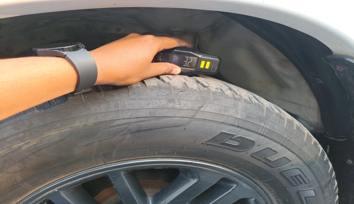 2016 Toyota Fortuner 3.0 4X2 MT, Diesel, Manual, 88,473 km, tyre