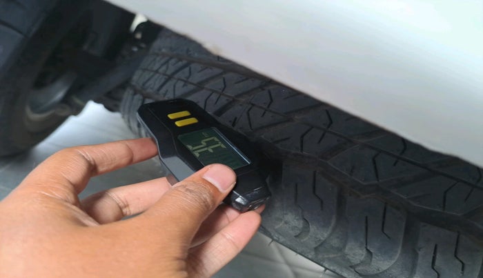 2016 Toyota Fortuner 3.0 4X2 MT, Diesel, Manual, 88,473 km, tyre