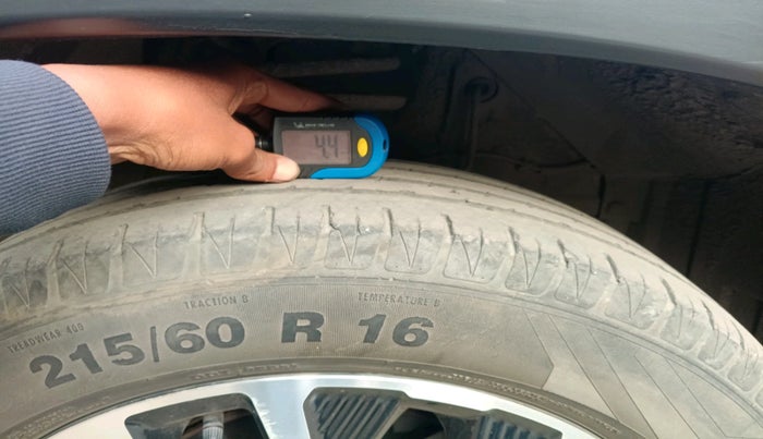 2021 Maruti Vitara Brezza ZXI PLUS AT DUAL TONE SHVS, Petrol, Automatic, 62,063 km, tyre