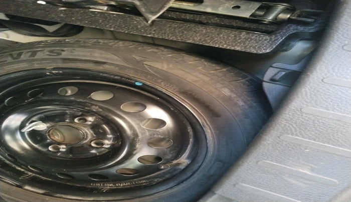 2016 Maruti Wagon R 1.0 VXI, Petrol, Manual, 33,700 km, tyre