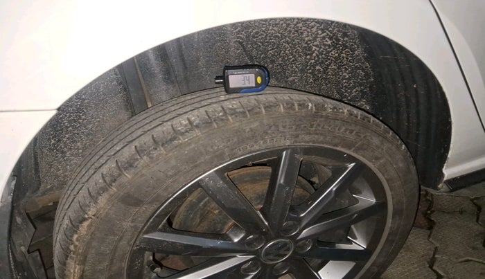 2020 Volkswagen Vento HIGHLINE 1.0L TSI, Petrol, Manual, 41,853 km, tyre