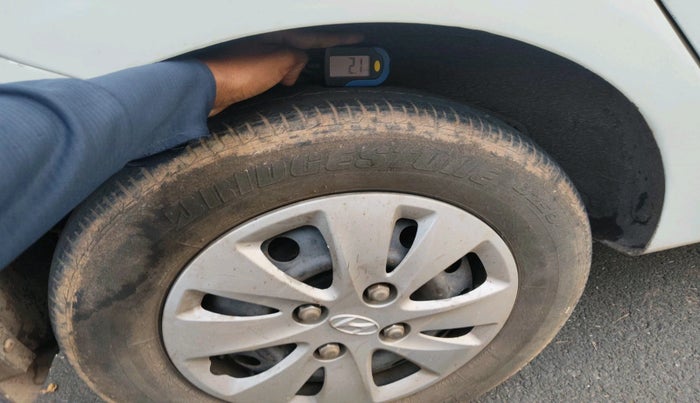 2012 Hyundai i10 ASTA 1.2 AT SUNROOF, Petrol, Automatic, 32,905 km, tyre