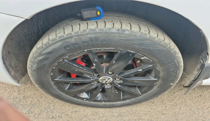 2014 Volkswagen Polo HIGHLINE1.2L, Petrol, Manual, 88,044 km, tyre