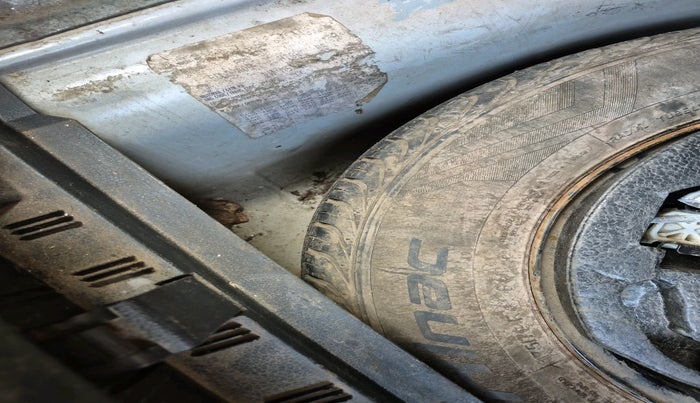 2014 Volkswagen Polo HIGHLINE1.2L, Petrol, Manual, 88,044 km, tyre