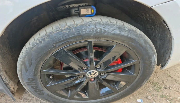 2014 Volkswagen Polo HIGHLINE1.2L, Petrol, Manual, 88,044 km, tyre