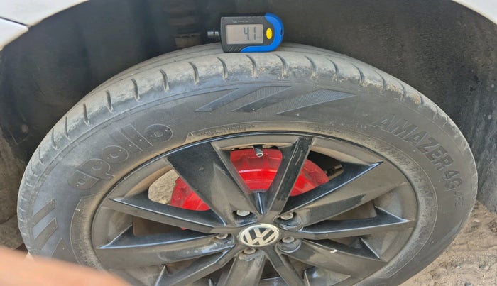 2014 Volkswagen Polo HIGHLINE1.2L, Petrol, Manual, 88,044 km, tyre