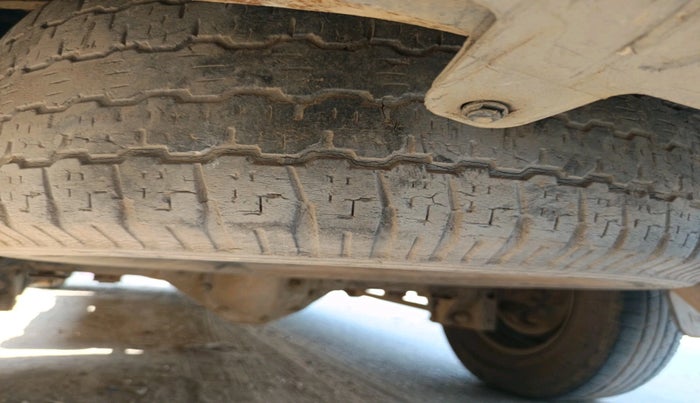 2010 Mahindra Scorpio SLE, Diesel, Manual, 2,04,313 km, tyre