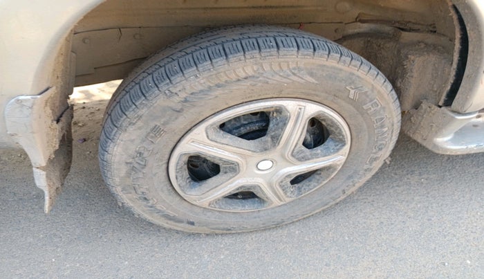 2010 Mahindra Scorpio SLE, Diesel, Manual, 2,04,313 km, tyre