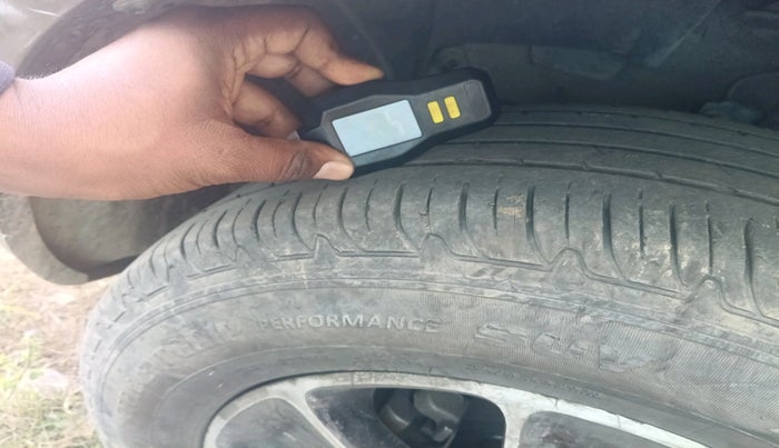 2017 Renault Duster 85 PS RXZ DIESEL, Diesel, Manual, 1,39,062 km, tyre