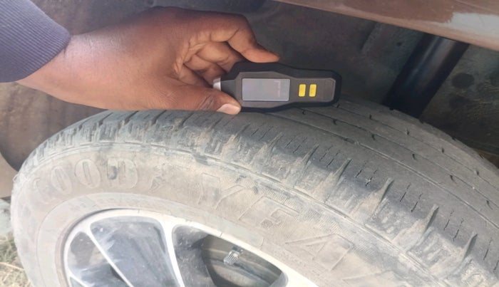 2017 Renault Duster 85 PS RXZ DIESEL, Diesel, Manual, 1,39,062 km, tyre