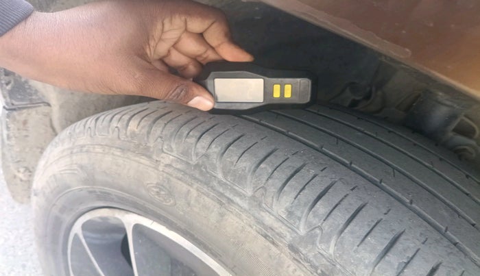 2017 Renault Duster 85 PS RXZ DIESEL, Diesel, Manual, 1,39,062 km, tyre