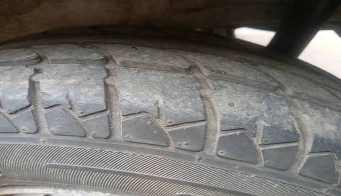 2012 Maruti Wagon R 1.0 LXI CNG, Petrol, Manual, 72,056 km, tyre