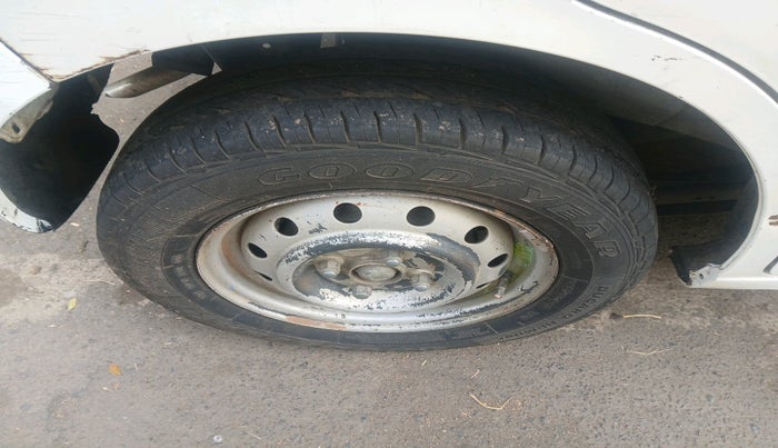 2012 Maruti Wagon R 1.0 LXI CNG, Petrol, Manual, 72,056 km, tyre