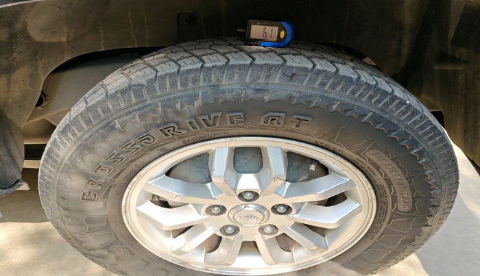 2016 Mahindra TUV300 T8, Diesel, Manual, 1,25,965 km, tyre