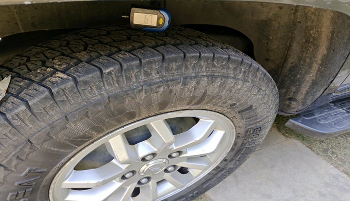 2016 Mahindra TUV300 T8, Diesel, Manual, 1,25,965 km, tyre