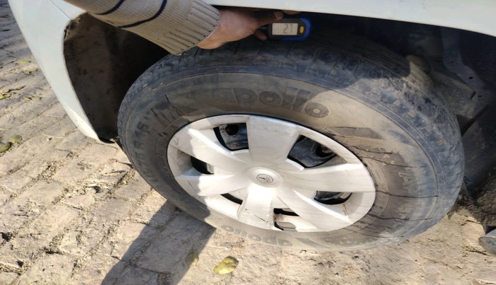 2016 Mahindra TUV300 T6, Diesel, Manual, 2,09,272 km, tyre