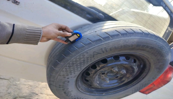 2016 Mahindra TUV300 T6, Diesel, Manual, 2,09,272 km, tyre