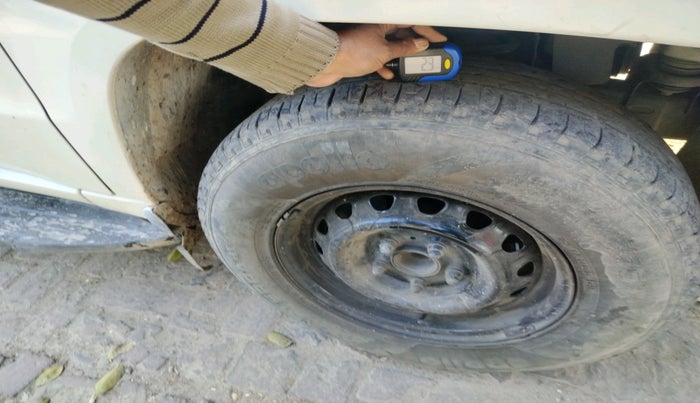 2016 Mahindra TUV300 T6, Diesel, Manual, 2,09,272 km, tyre