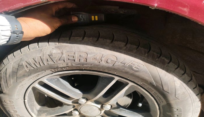 2011 Hyundai Accent GLE, Petrol, Manual, 2,05,882 km, tyre