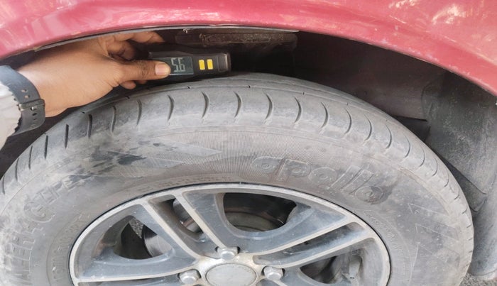 2011 Hyundai Accent GLE, Petrol, Manual, 2,05,882 km, tyre