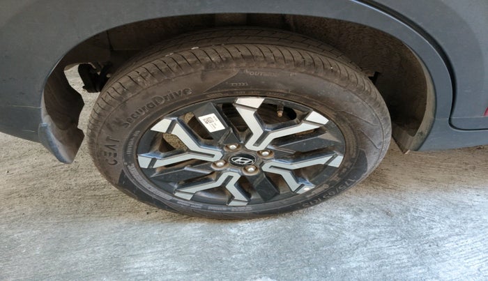 2025 Hyundai EXTER SX(O) CONNECT 1.2 AMT, Petrol, Automatic, 3,010 km, tyre