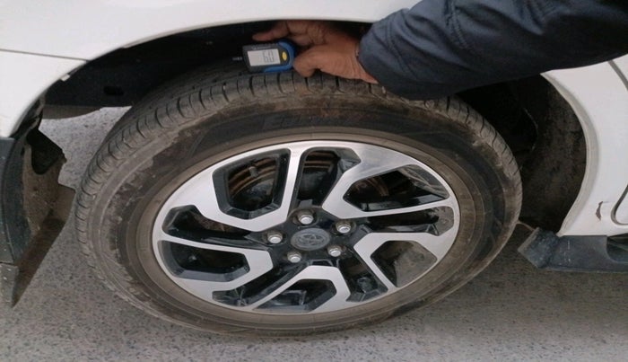 2018 Toyota Innova Crysta 2.4 G 7 STR, Diesel, Manual, 70,031 km, tyre