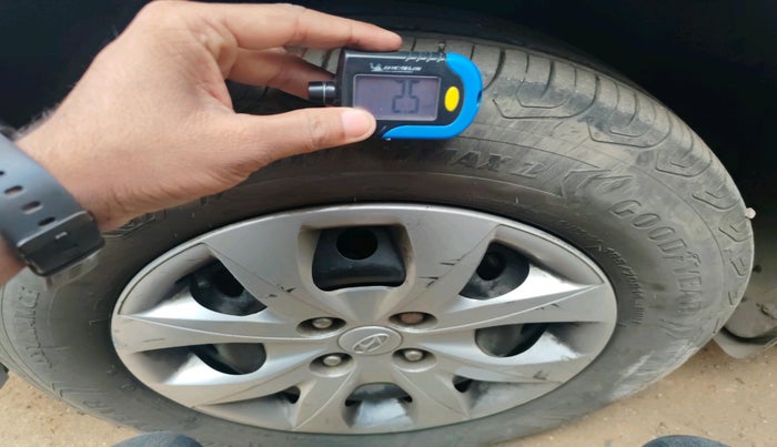 2015 Hyundai Elite i20 SPORTZ 1.4 CRDI, Diesel, Manual, 64,119 km, tyre