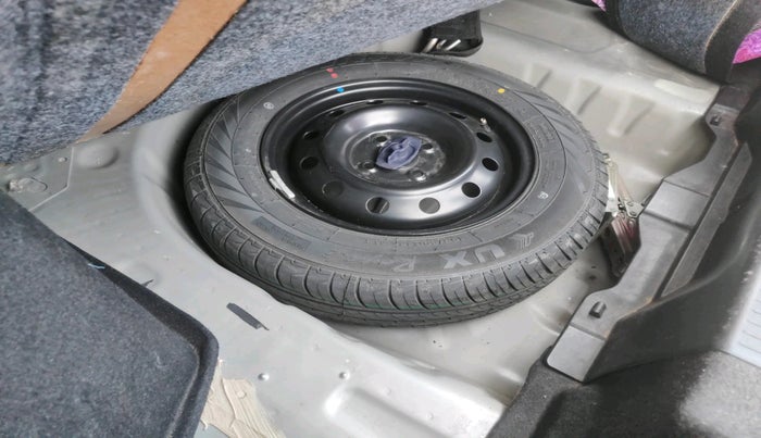 2021 Maruti Dzire VXI, Petrol, Manual, 40,405 km, tyre