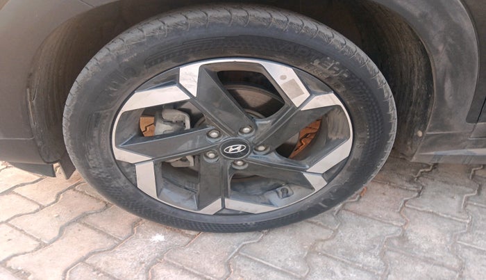 2022 Hyundai ALCAZAR 2.0 SIGNATURE (O) AT 6STR, Petrol, Automatic, 34,651 km, tyre