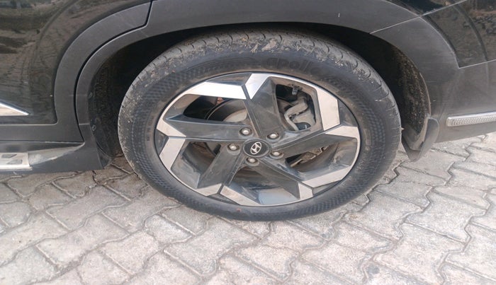 2022 Hyundai ALCAZAR 2.0 SIGNATURE (O) AT 6STR, Petrol, Automatic, 34,651 km, tyre