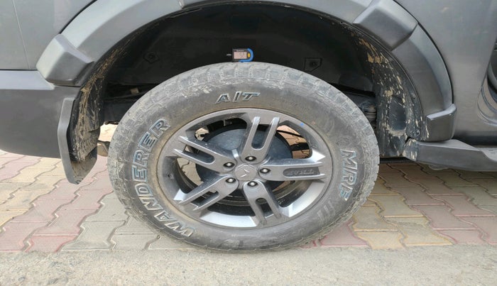 2023 Mahindra Thar LX HARD TOP 4WD MT, Diesel, Manual, 49,542 km, tyre