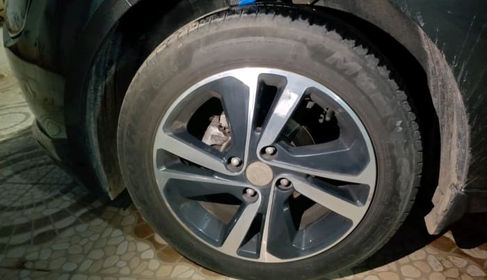 2024 Tata ALTROZ XZ + SUNROOF, Petrol, Manual, 17,200 km, tyre