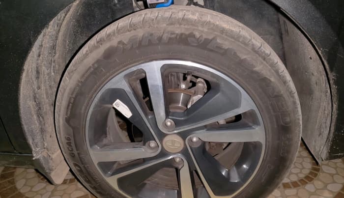 2024 Tata ALTROZ XZ + SUNROOF, Petrol, Manual, 17,200 km, tyre