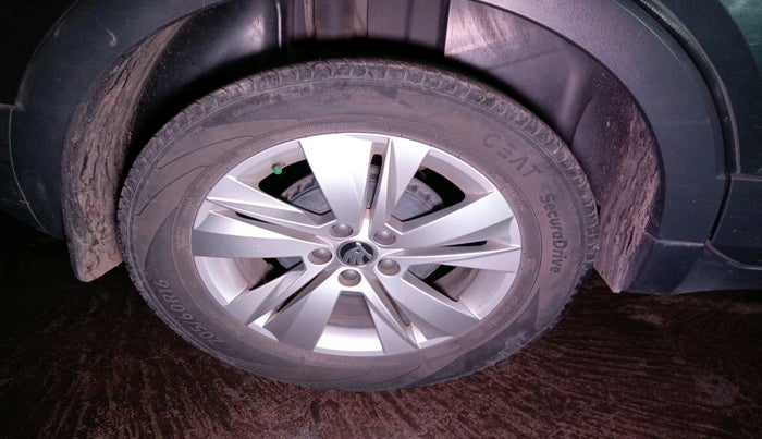 2023 Skoda KUSHAQ AMBITION 1.0L TSI MT, Petrol, Manual, 52,157 km, tyre